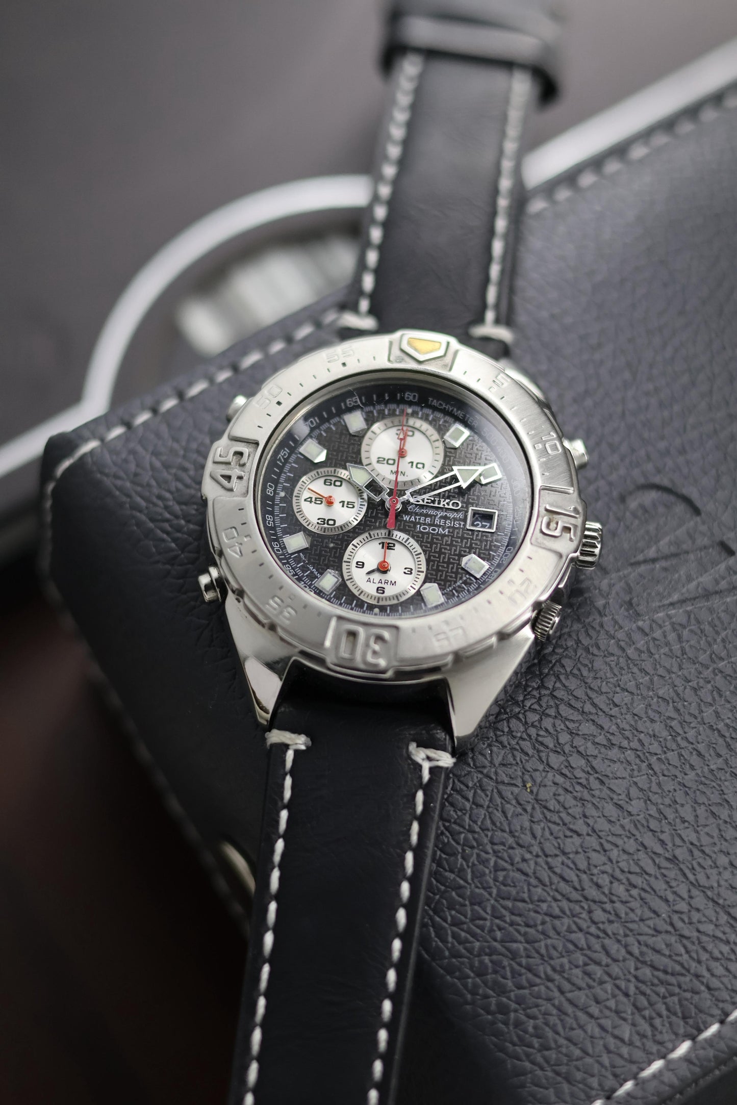 (Super Rare) Seiko Chronograph 100M Black Dial with Rotating Bezel (Pre Owned) - A331