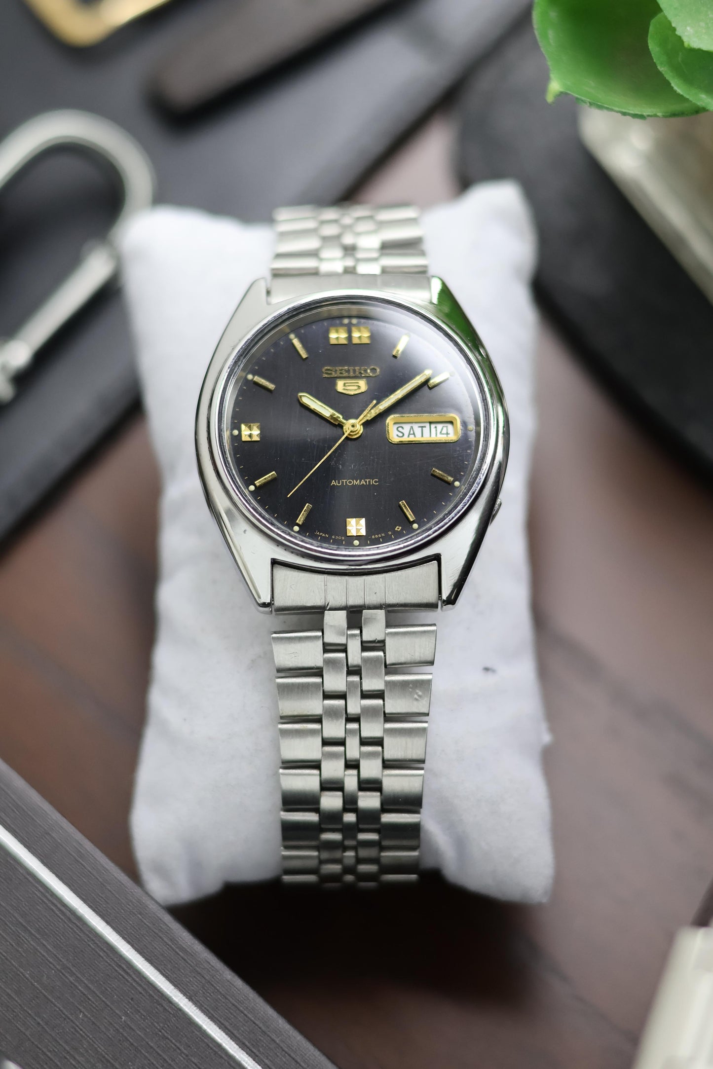 (Super Rare) 1976 Seiko 5 Black Dial - Automatic Vintage Watch (Pre Owned)