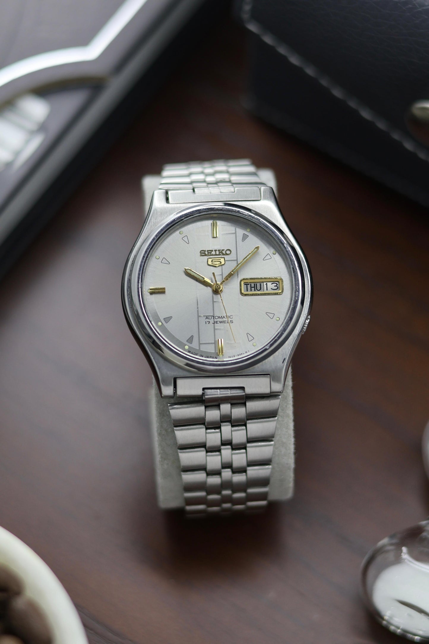 1983 Seiko 5 Silver Motif Dial - Automatic Vintage Watch (Pre Owned) - A332