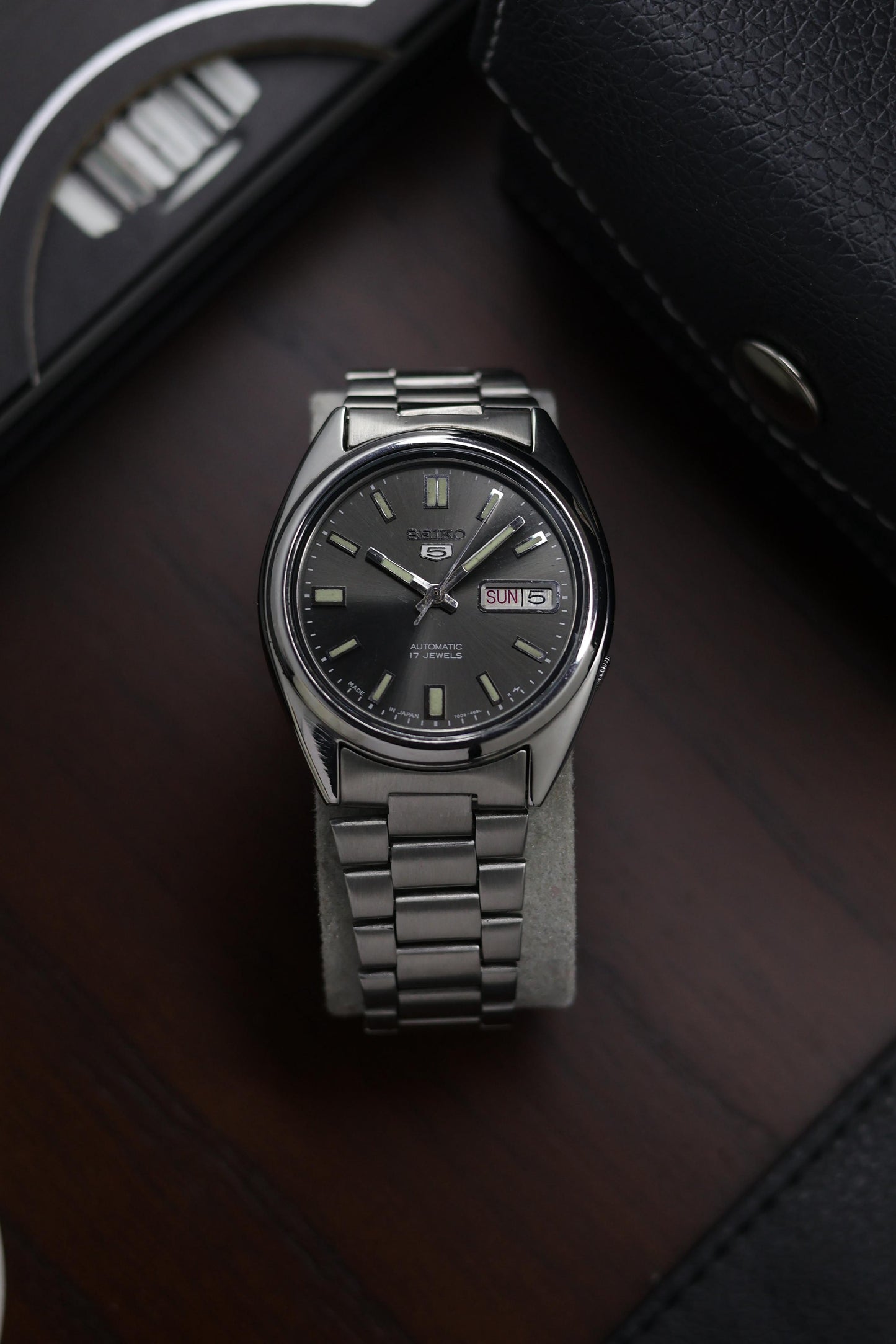 (Super Rare) 1984 Seiko 5 Dark Gray Sunray Dial - Automatic Vintage Watch (Pre Owned) - A256