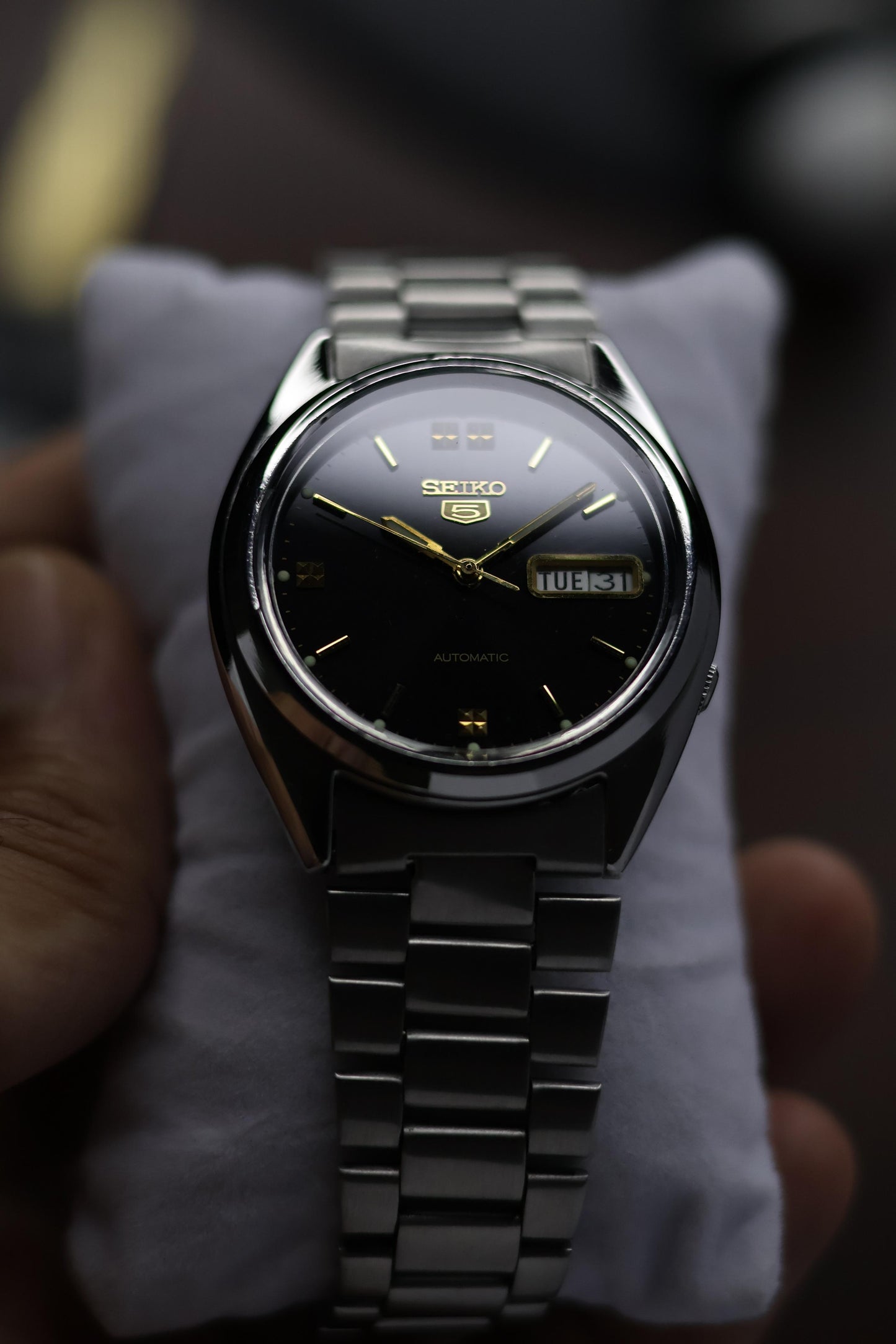 Seiko 5 Black Dial with Glass Back (Pre Owned)