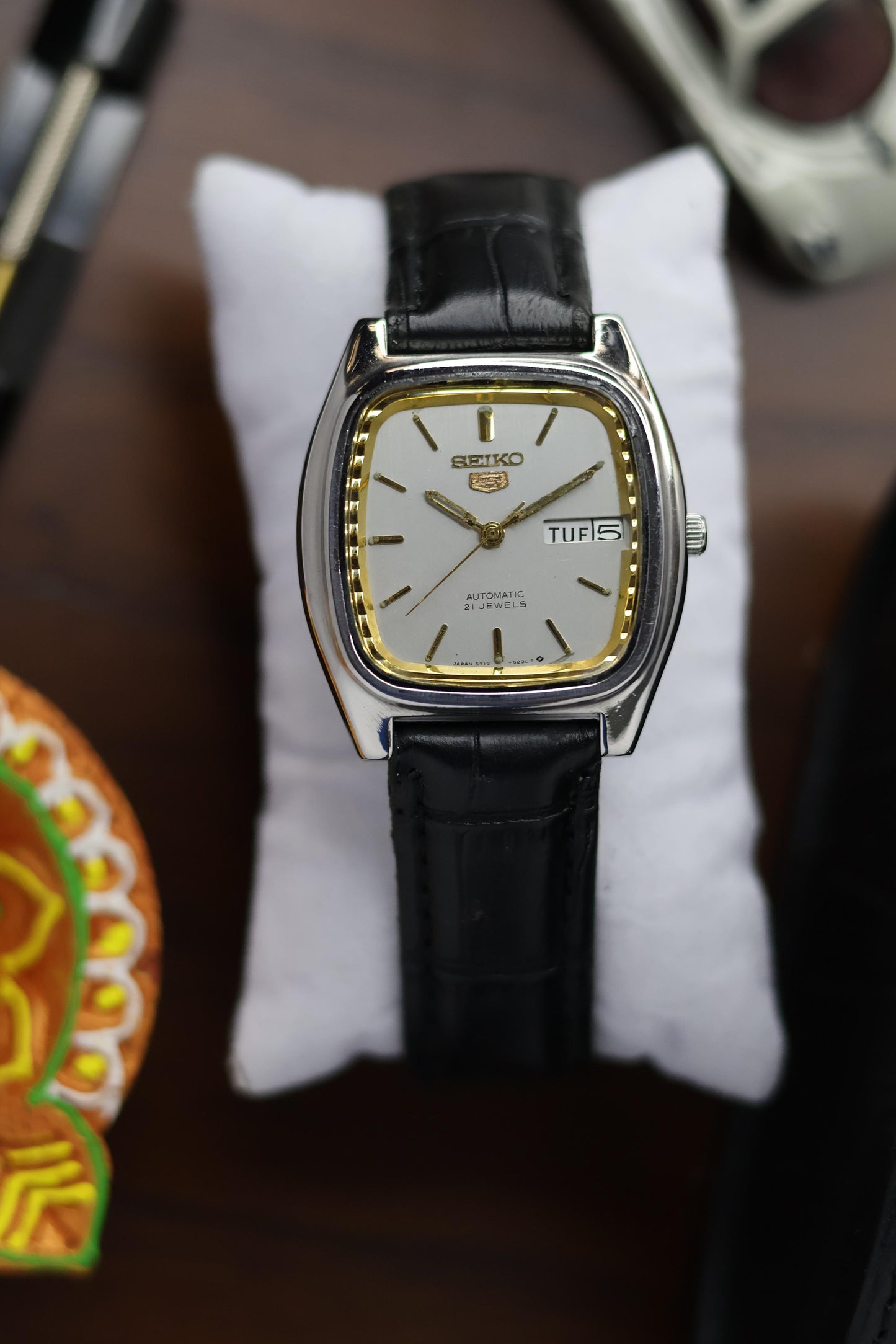 (Super Rare) 1984 Seiko 5 Silver TV Dial with Gold Border (Pre Owned)