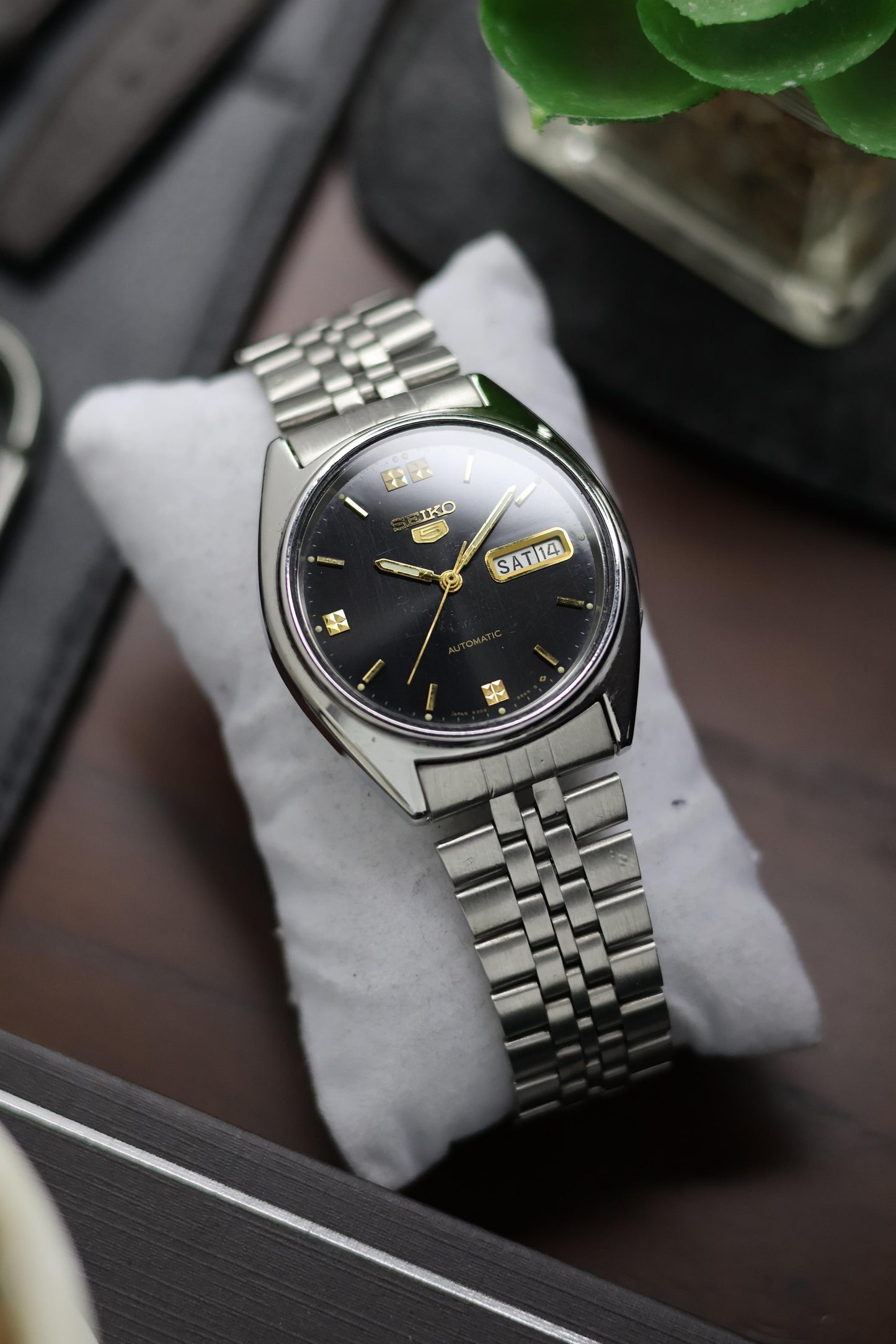 (Super Rare) 1976 Seiko 5 Black Dial - Automatic Vintage Watch (Pre Owned)