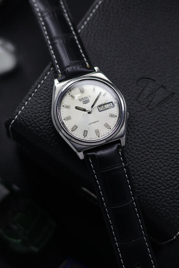 1988 Seiko 5 White Patina Dial - Automatic Vintage Watch (Pre Owned) - SE565