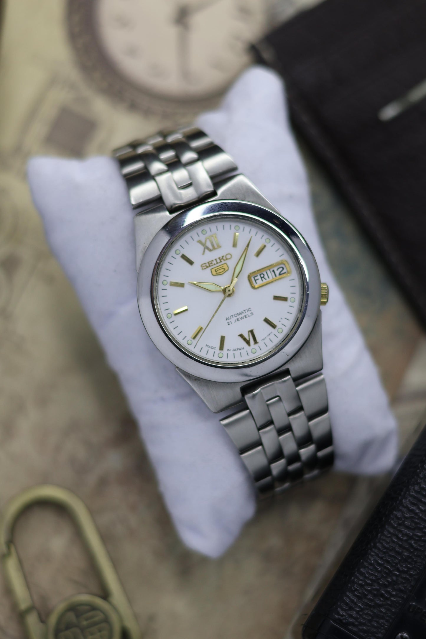 Seiko 5 White Dial with Glass Back (Pre Owned)
