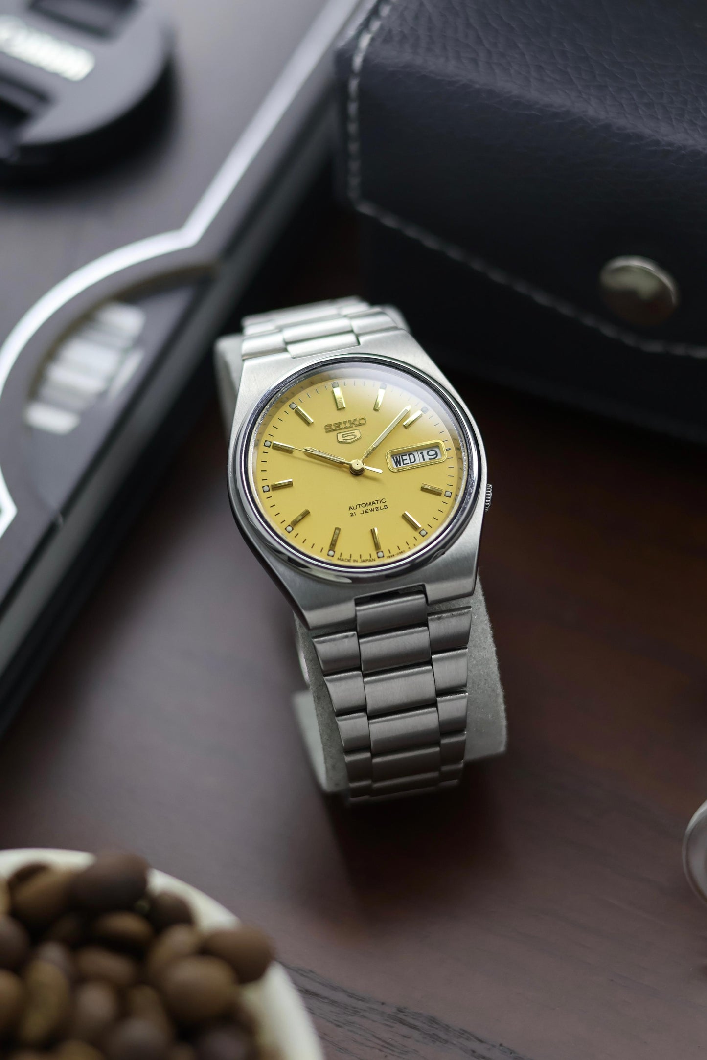 Seiko 5 Yellow Dial with Glass Back - Automatic Vintage Watch (Pre Owned) - A223