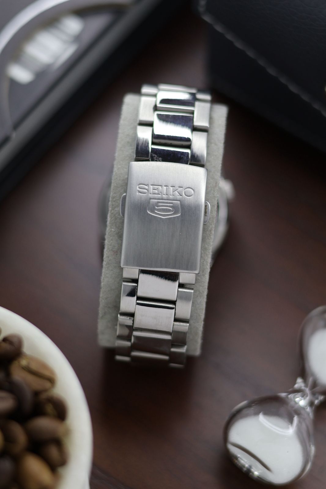 (Super Rare) Seiko 5 White Dial with Glass Back - Automatic Vintage Watch (Pre Owned) - SE426