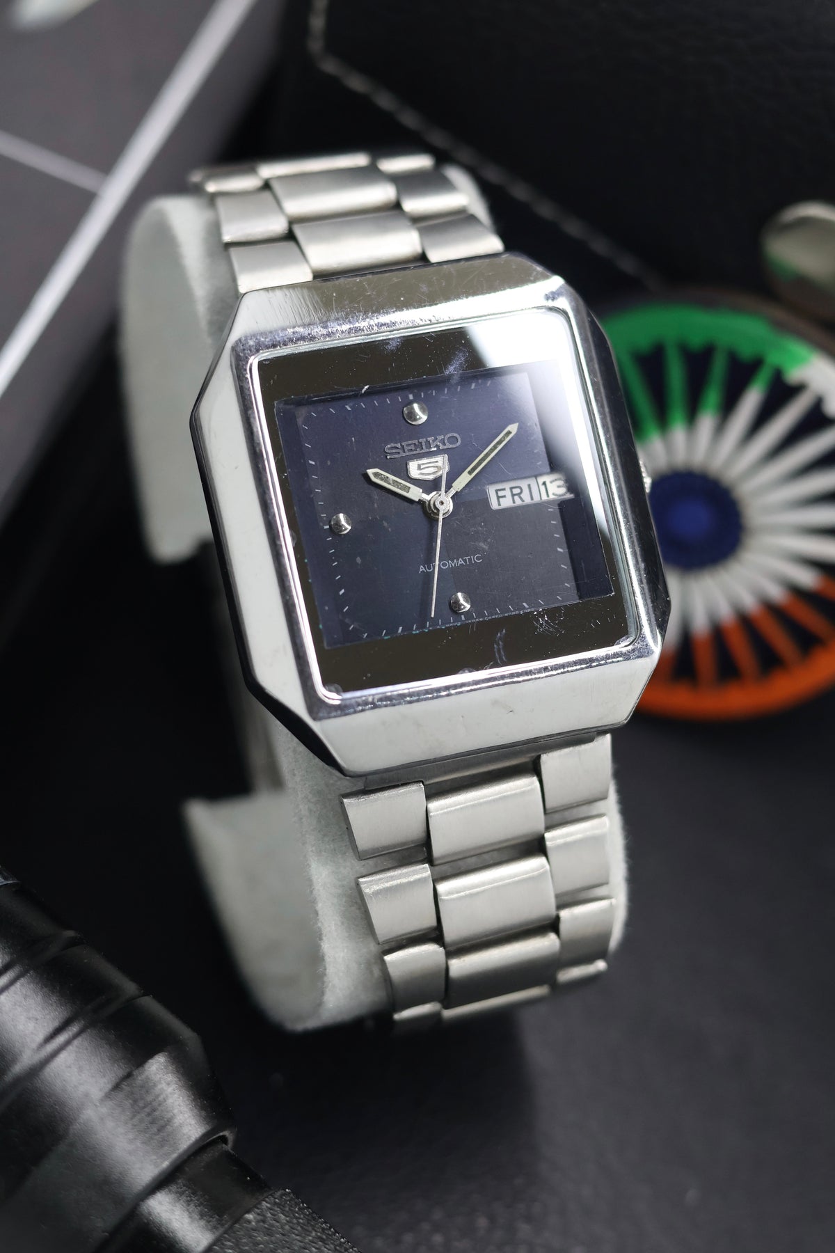 (Super Rare) 1982 Seiko 5 Navy Blue TV Dial - Automatic Vintage Watch (Pre Owned) - SE716