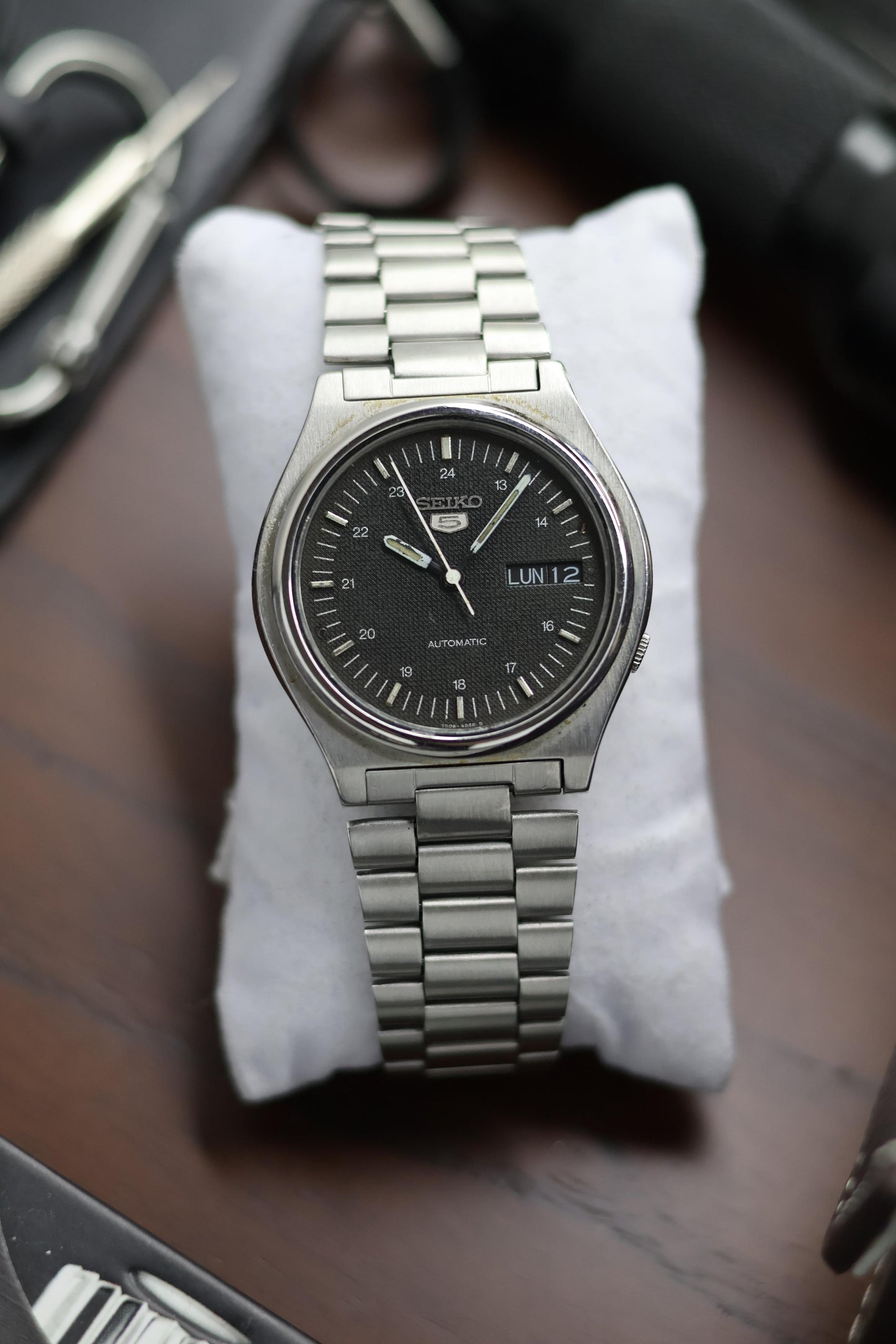 1981 Seiko 5 Black Dial - Automatic Vintage Watch (Pre Owned)