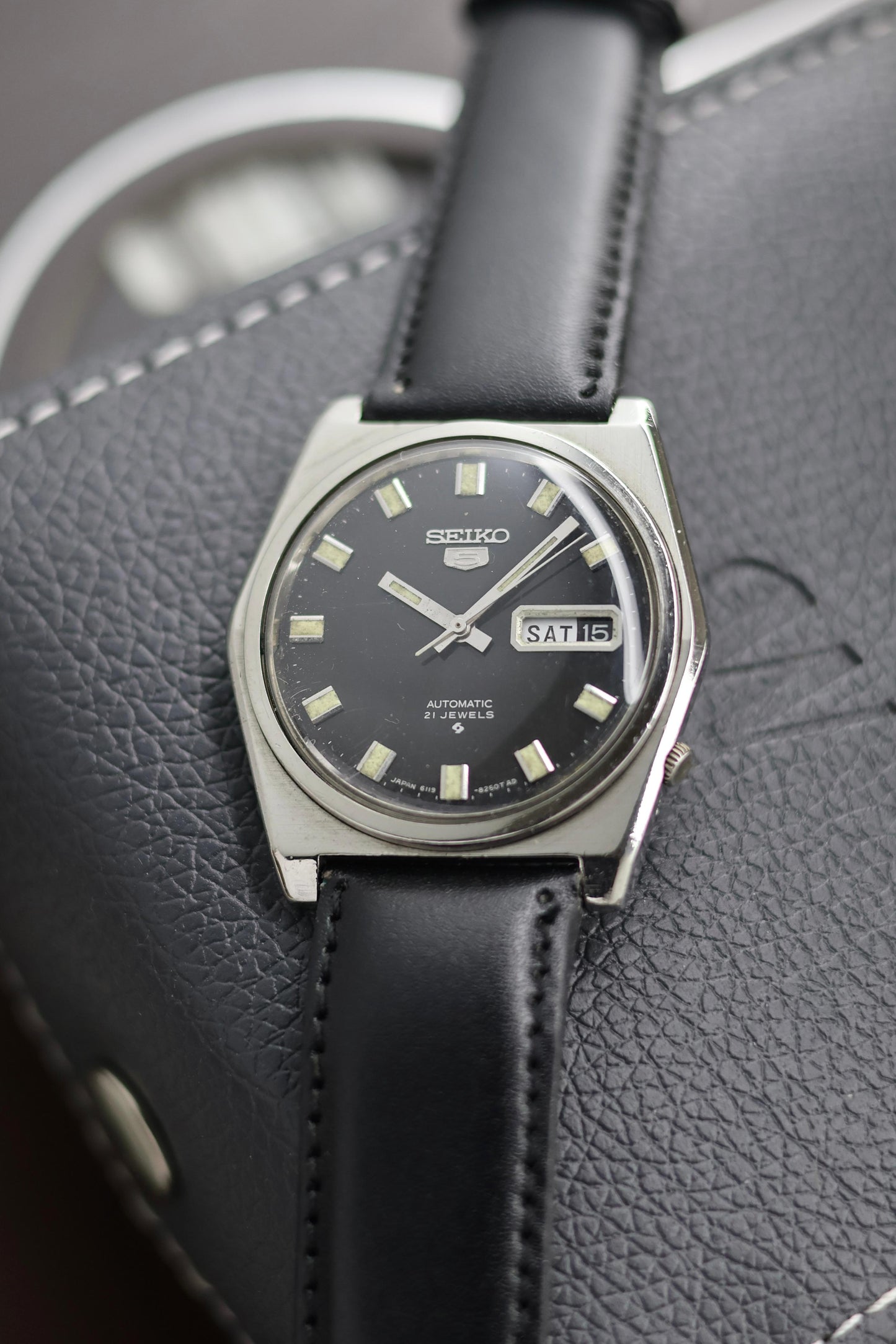 (Super Rare) 1971 Seiko 5 Black Dial - Automatic Vintage Watch (Pre Owned) - A393