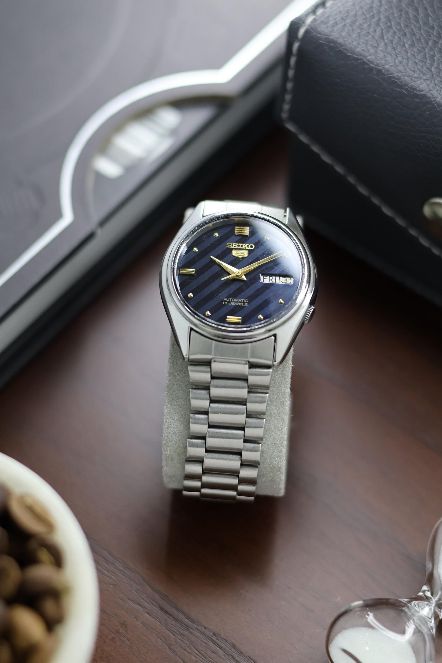 (Super Rare) 1982 Seiko 5 Blue Motif Dial - Automatic Vintage Watch (Pre Owned) - SE462