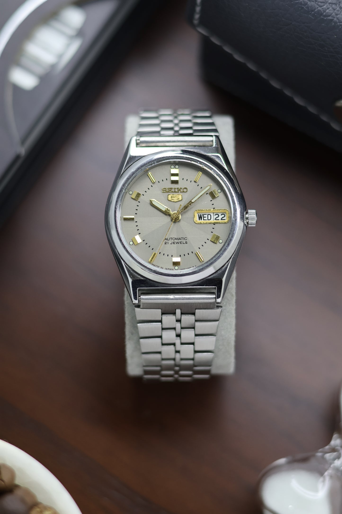 Seiko 5 Grey Motif Dial - Automatic Vintage Watch (Pre Owned) - SE454