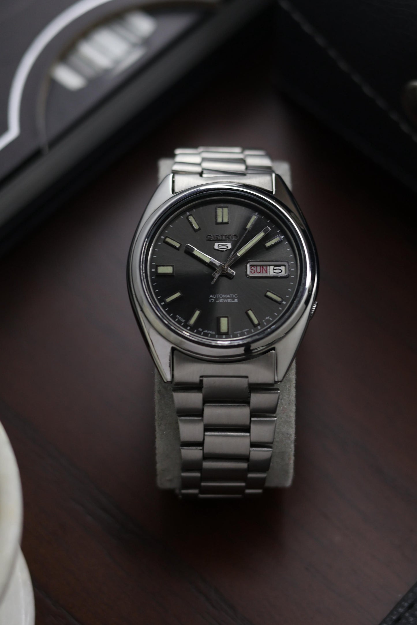 (Super Rare) 1984 Seiko 5 Dark Gray Sunray Dial - Automatic Vintage Watch (Pre Owned) - A256