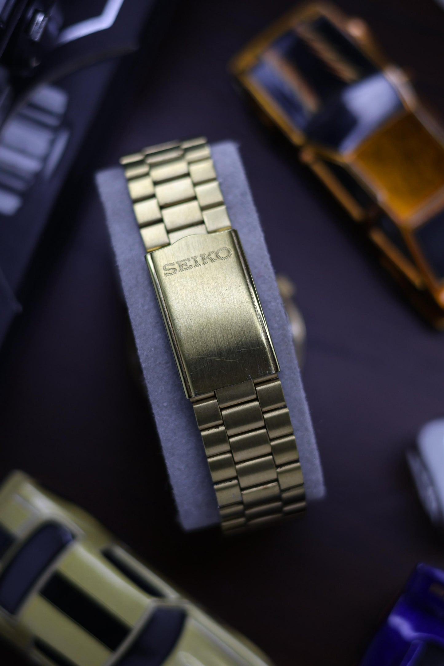 (Super Rare) Seiko 5 SNXJ68 Gold Sunray Dial with Glass Back - Automatic Vintage Watch (Pre Owned) - SE425