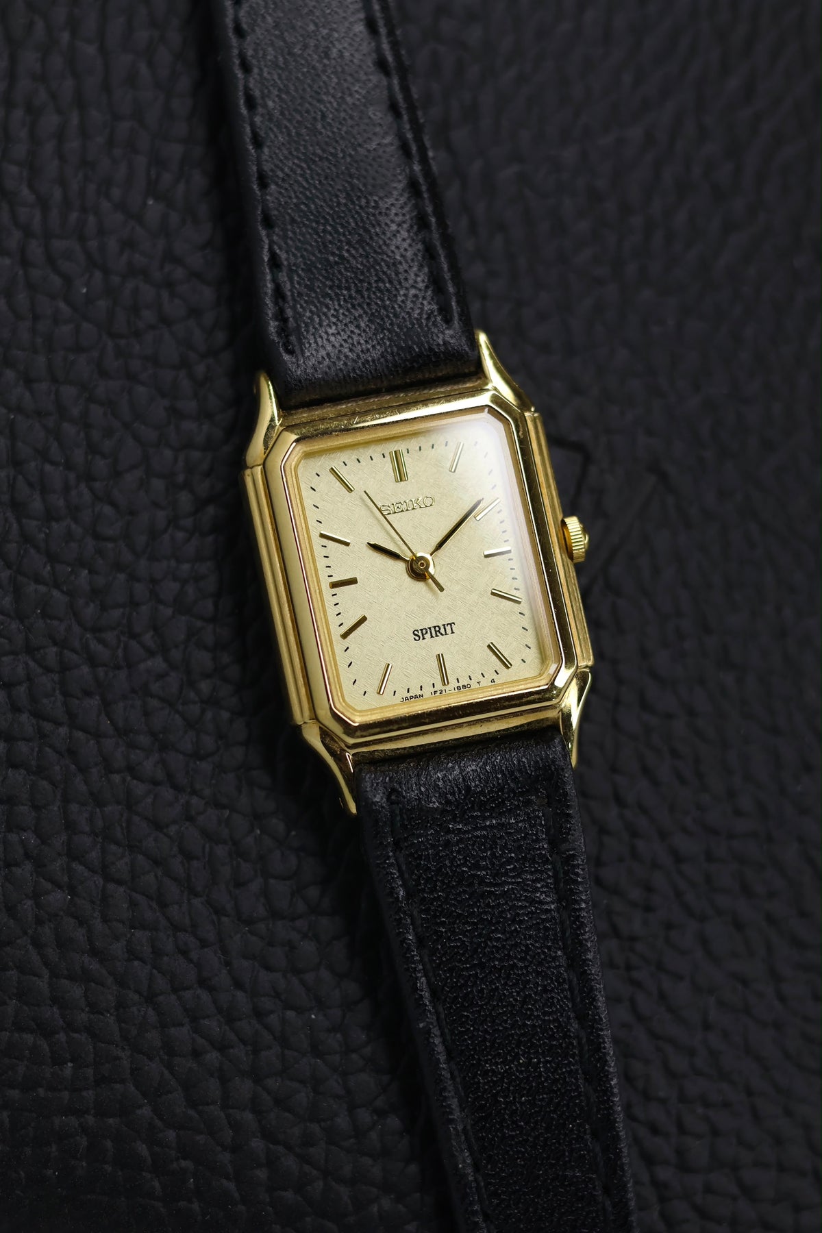(JDM - Extremely Rare) 1996 Seiko SPIRIT Ladies Champagne Snowflake Dial with Gold Plated Case - Japanese Vintage Watch (Pre Owned) - SE803