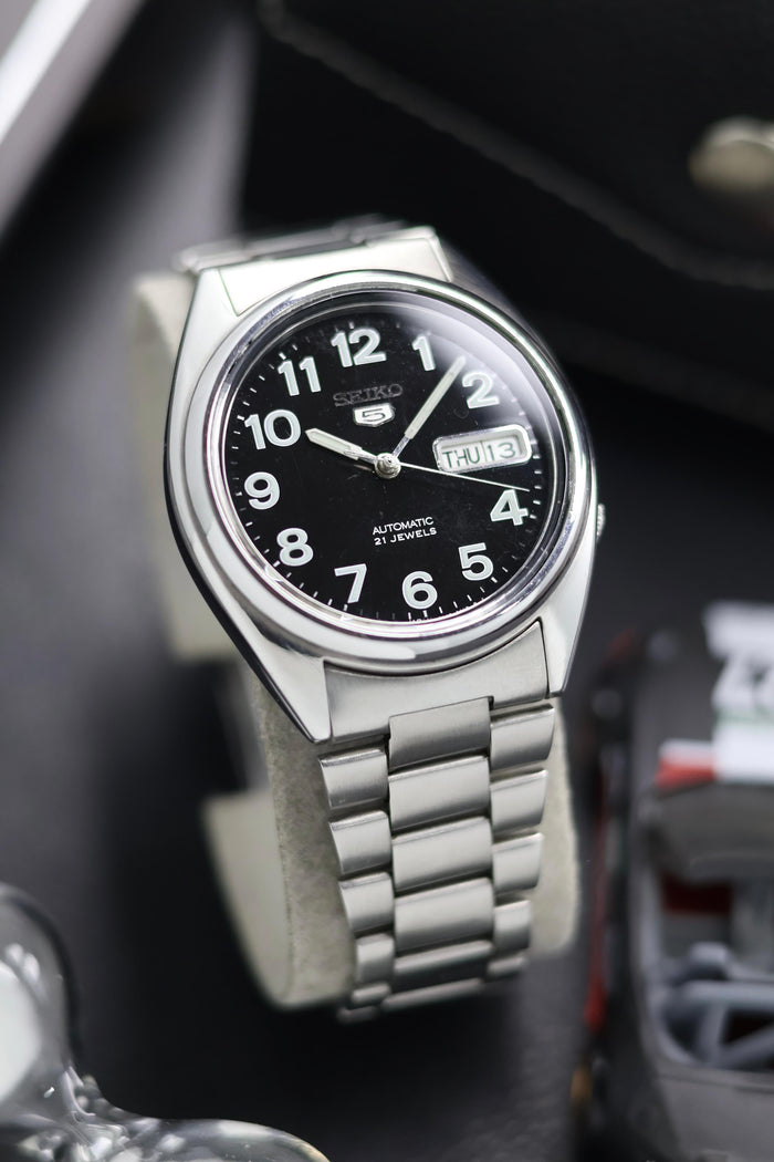 (Super Rare) Seiko 5 Black Field Dial with Glass Back - Automatic Vintage Watch (Pre Owned) - SE530