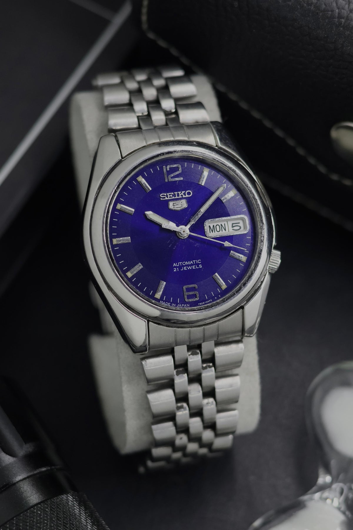 (Super Rare) Seiko 5 Blue Sunray Dial with Glass Back - Automatic Vintage Watch (Pre Owned) - SE796