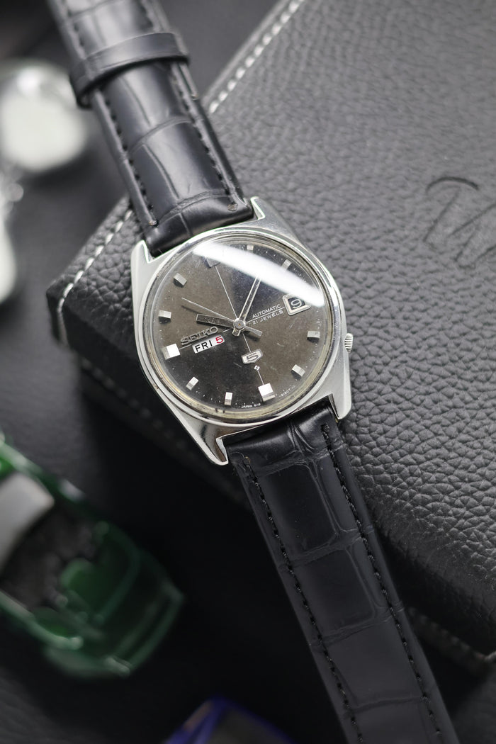 (Super Rare) 1979 Seiko 5 Dark Grey Sunburst Dial - Automatic Vintage Watch (Pre Owned) - SE508