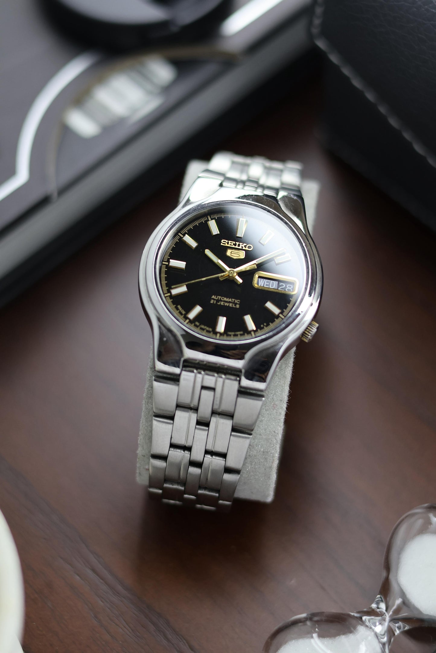 Seiko 5 Black Dial with Glass Back - Automatic Vintage Watch (Pre Owned) - A223