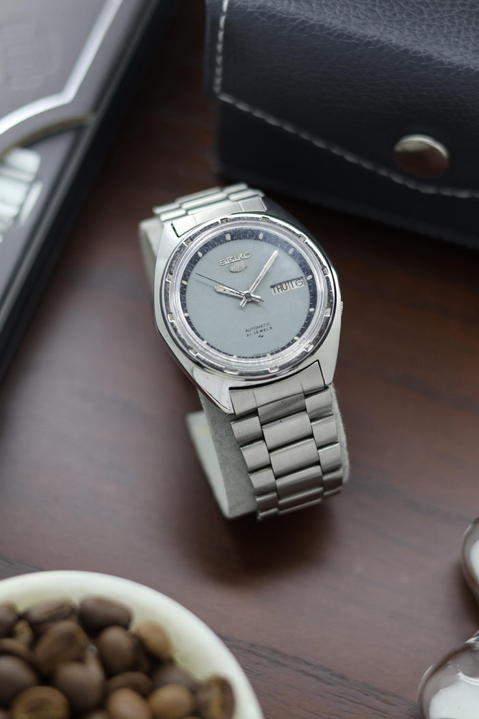 (Super Rare) 1976 Seiko 5 Grey Dial - Automatic Vintage Watch (Pre Owned) - A387