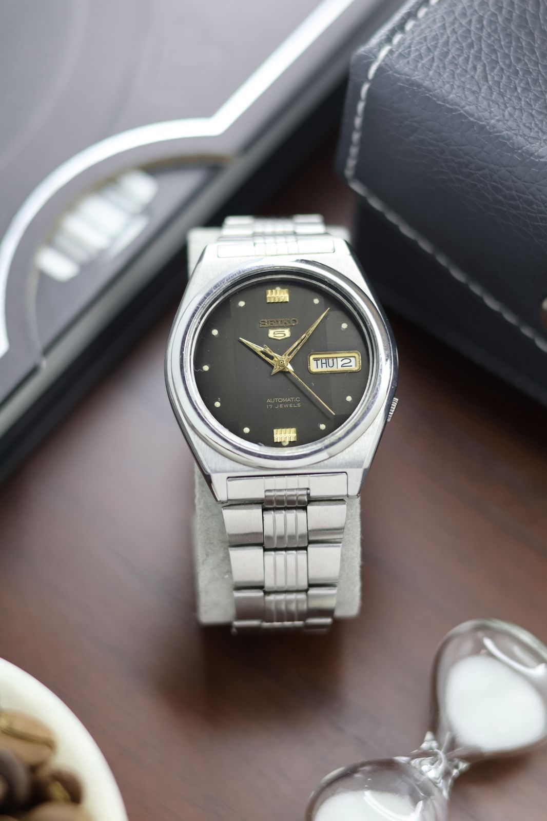 Seiko 5 Black Motif Dial with Glass Back - Automatic Vintage Watch (Pre Owned) - SE446