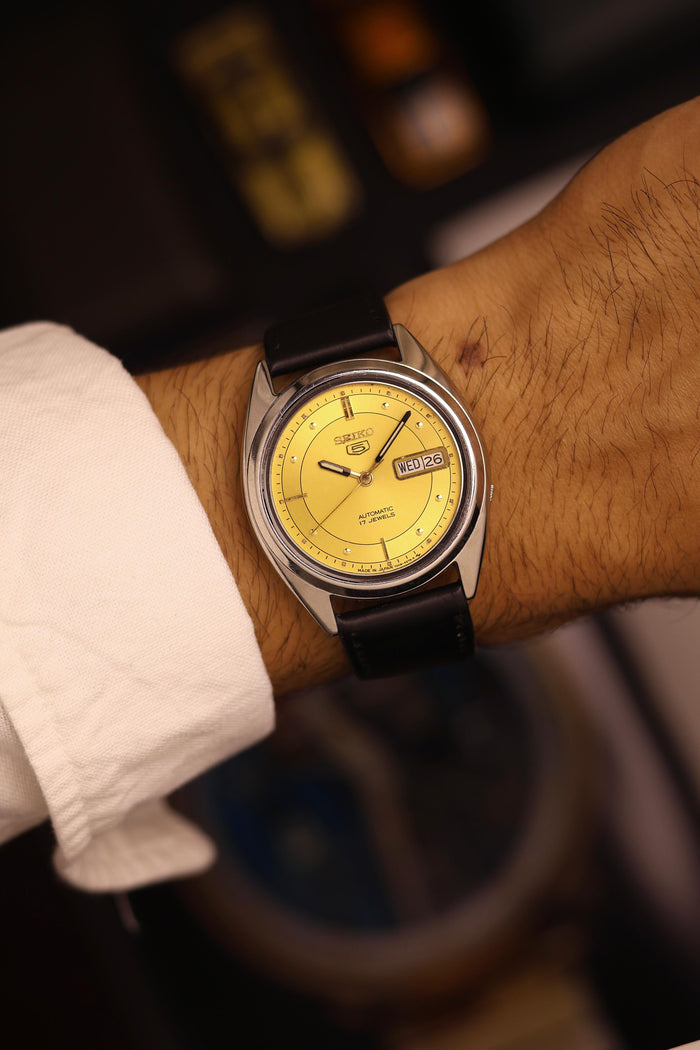 (Super Rare) 1981 Seiko 5 Gold Motif Dial - Automatic Vintage Watch (Pre Owned) - SE513