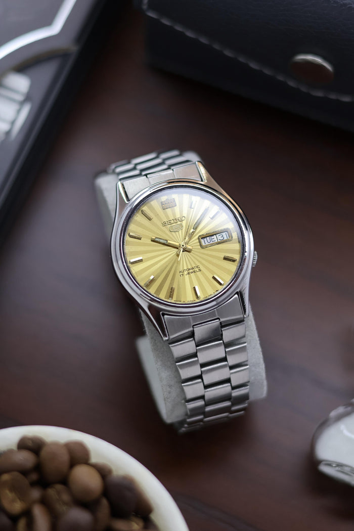 1983 Seiko 5 Gold Motif Dial - Automatic Vintage Watch (Pre Owned) - A273