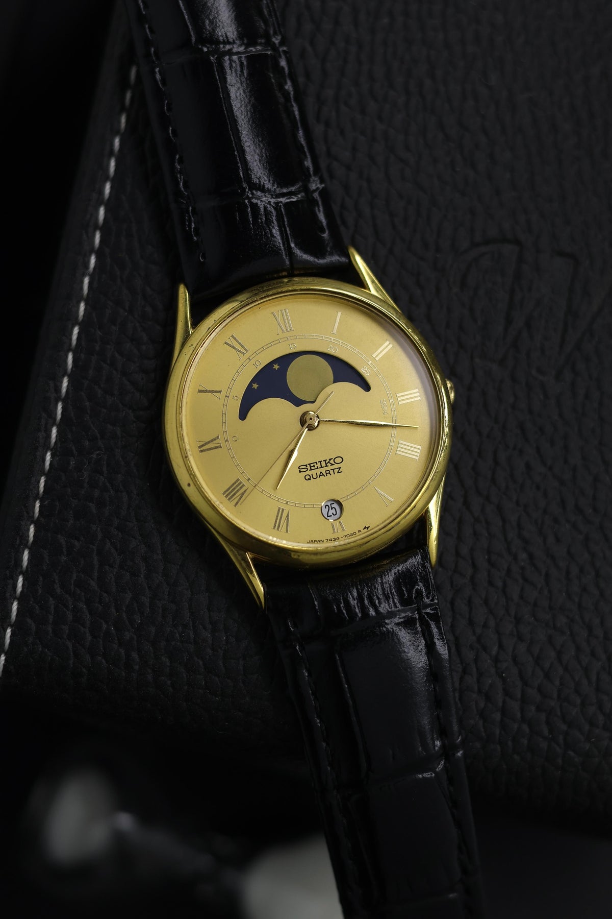 (JDM - ULTRA Rare) 1997 Seiko Moonphase Champagne Sunray Dial - Japanese Vintage Watch (Pre Owned) - SE756