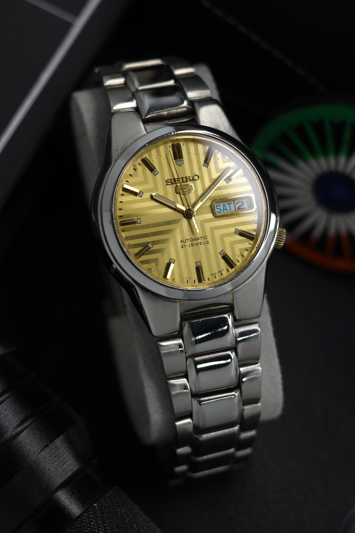 (Super Rare) Seiko 5 Gold Motif Dial with Glass Back - Automatic Vintage Watch (Pre Owned) - SE754