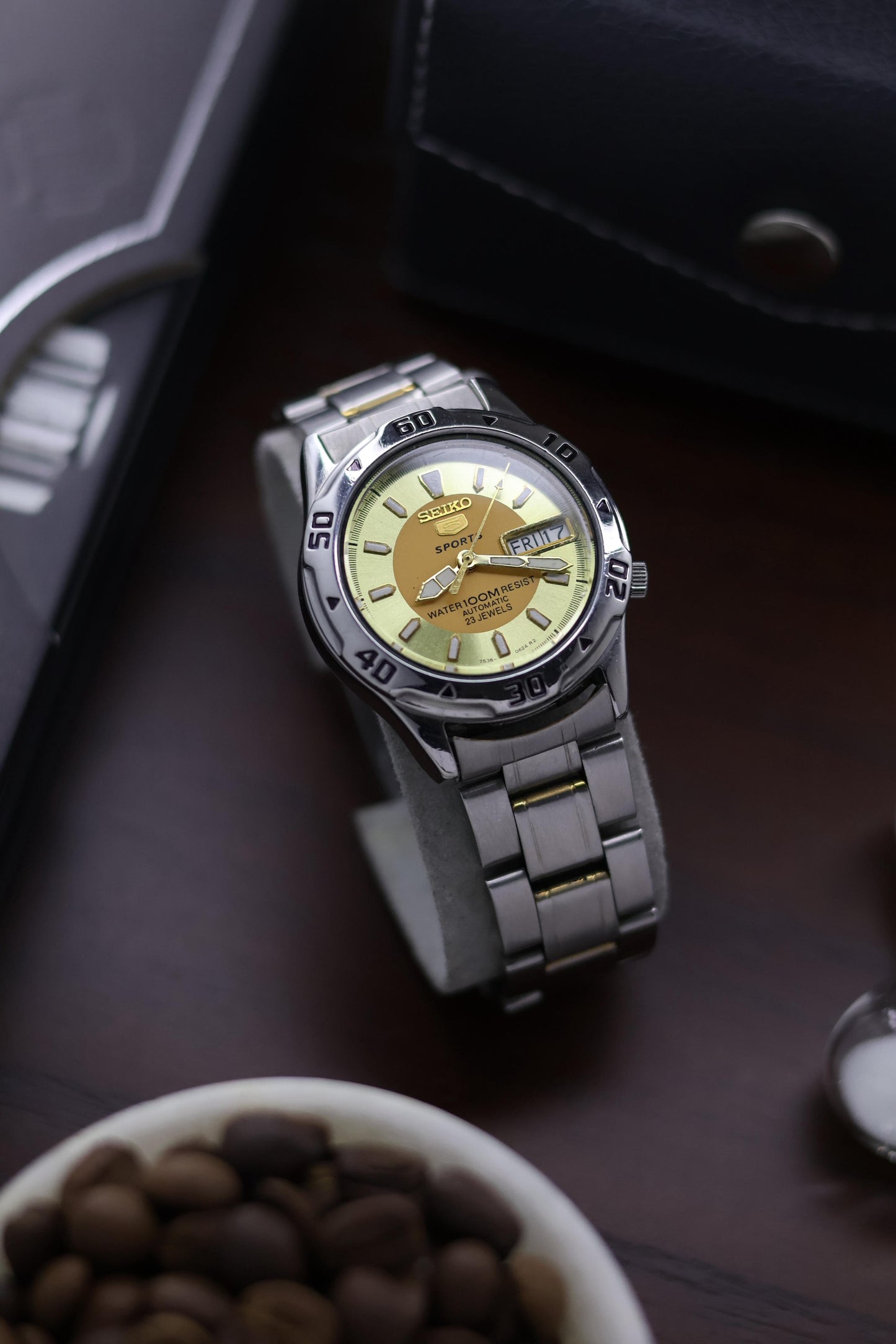(Super Rare) Seiko 5 Sports Diver 100M Yellow Motif Dial with Glass Back and Rotating Bezel - Automatic Vintage Watch (Pre Owned) - A311