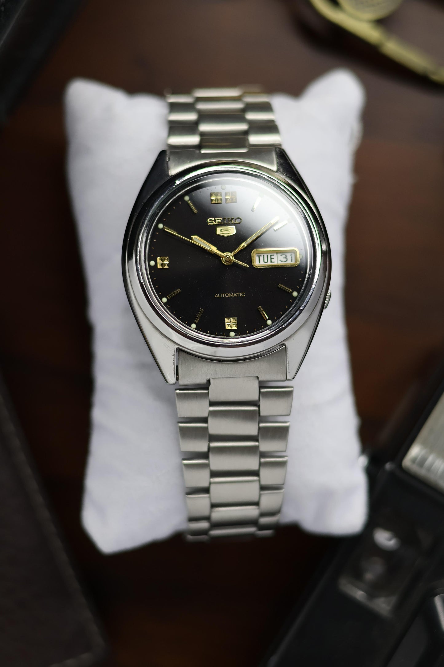 Seiko 5 Black Dial with Glass Back (Pre Owned)