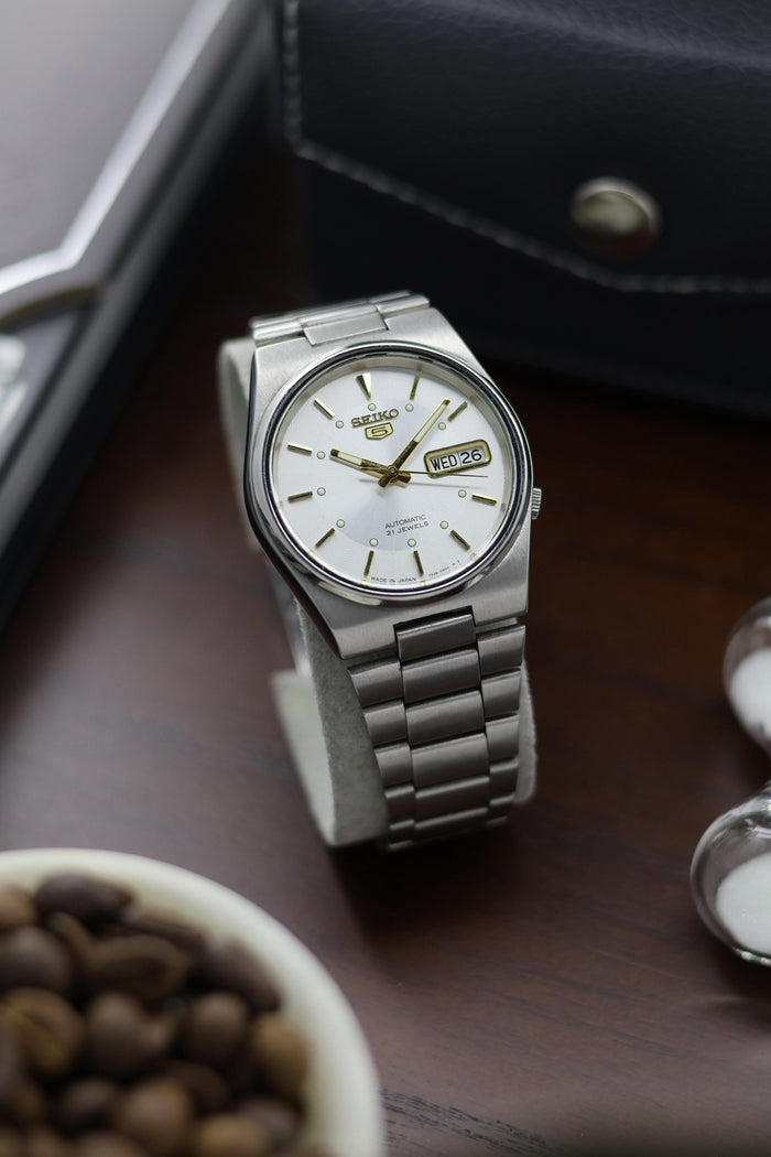 Seiko 5 White Motif Dial with Glass Back - Automatic Vintage Watch (Pre Owned) - A360