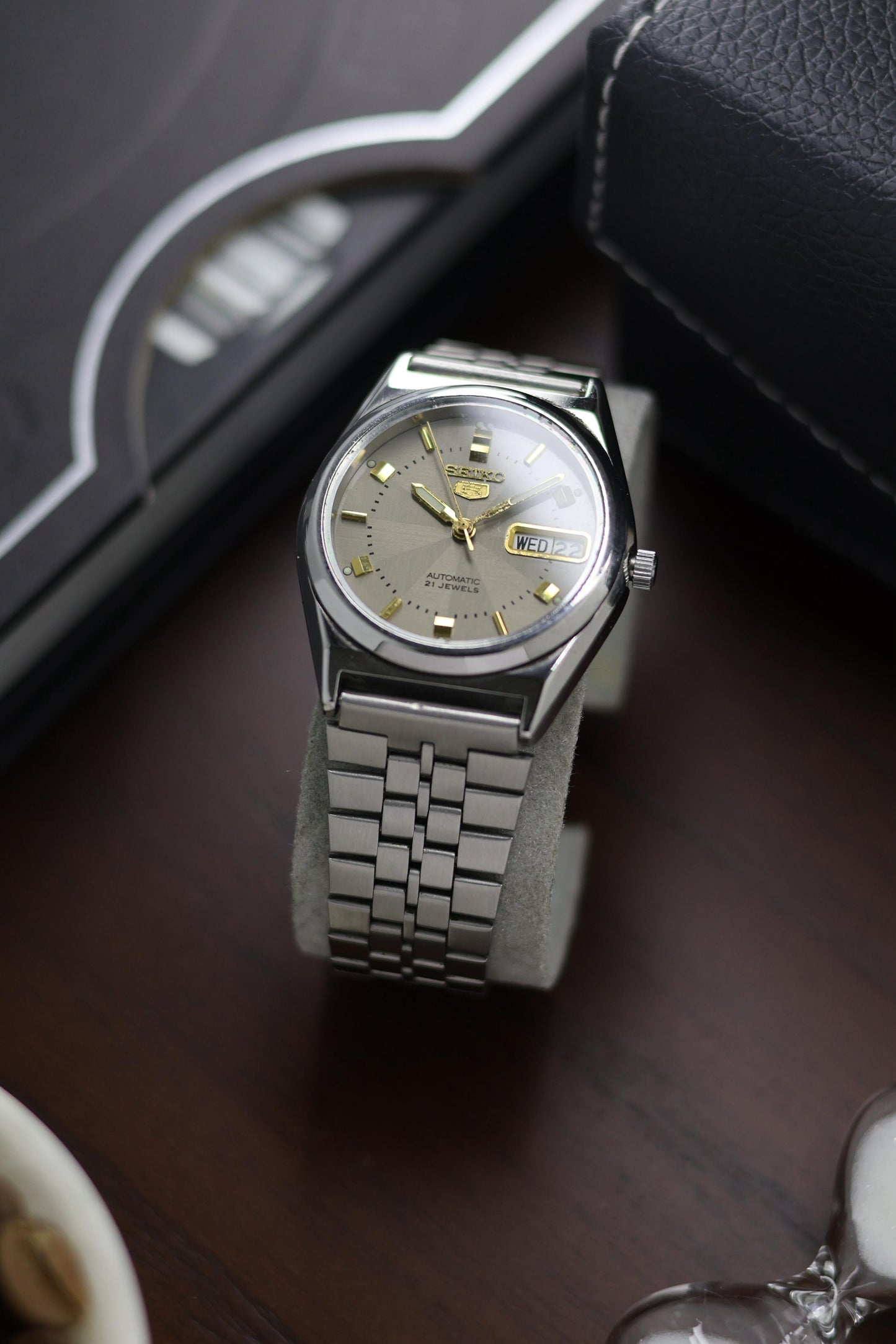 Seiko 5 Grey Motif Dial - Automatic Vintage Watch (Pre Owned) - SE454