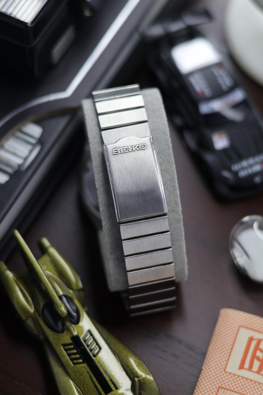 (Super Rare) 1983 Seiko 5 Black TV Dial - Automatic Vintage Watch (Pre Owned) - SE540