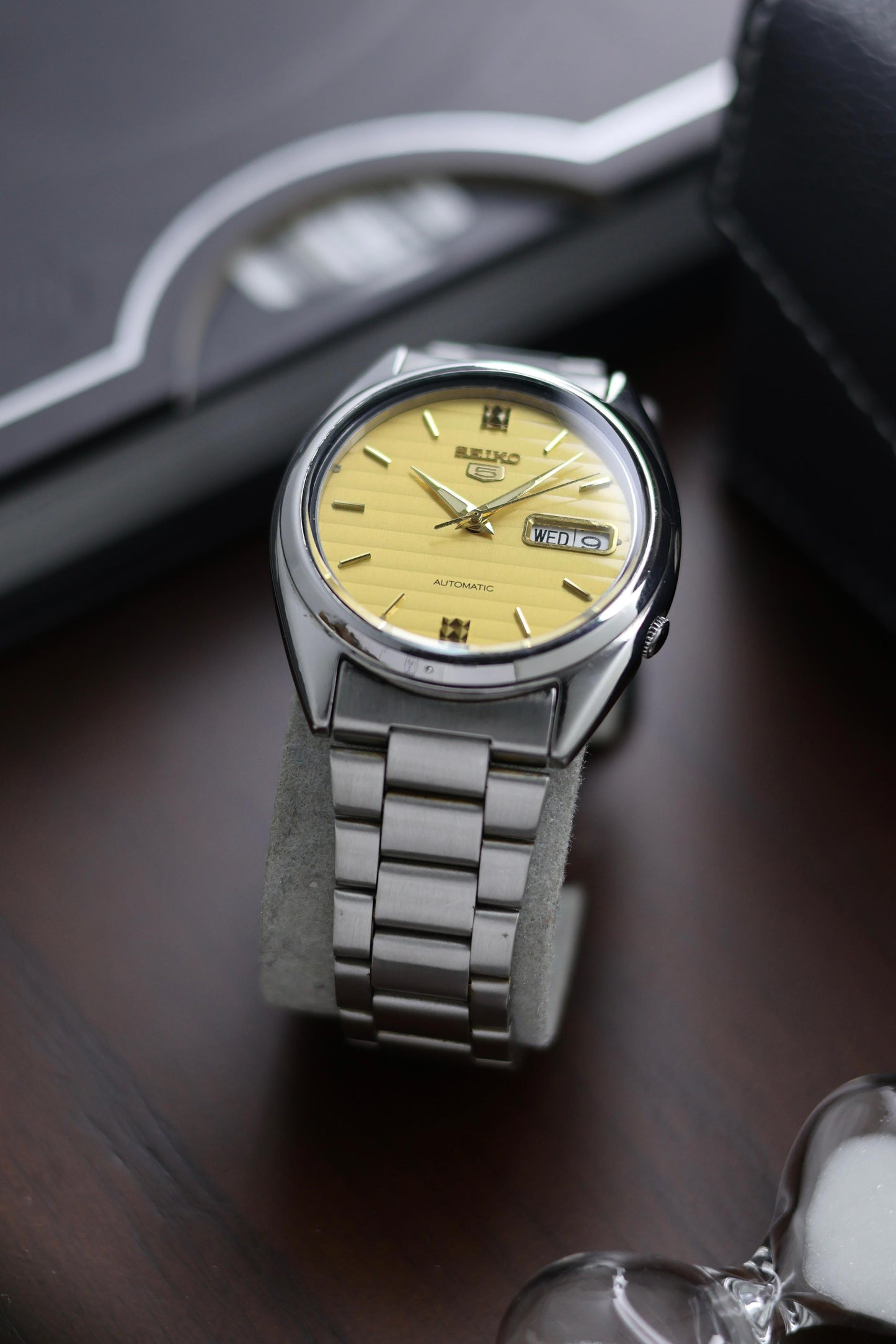 Seiko 5 Yellow Lined Dial with Glass Back - Automatic Vintage Watch (Pre Owned) - A301