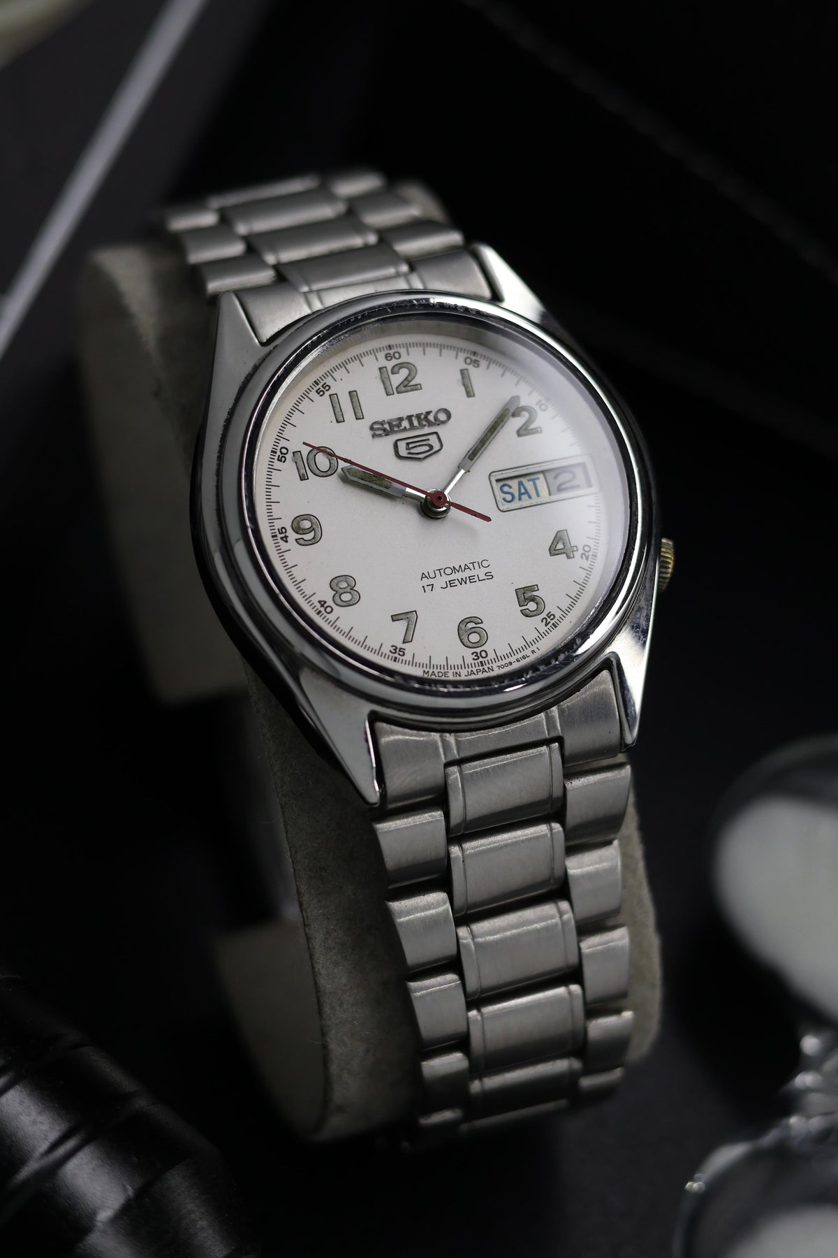 (Super Rare) 1981 Seiko 5 White Field Dial - Automatic Vintage Watch (Pre Owned) - SE716