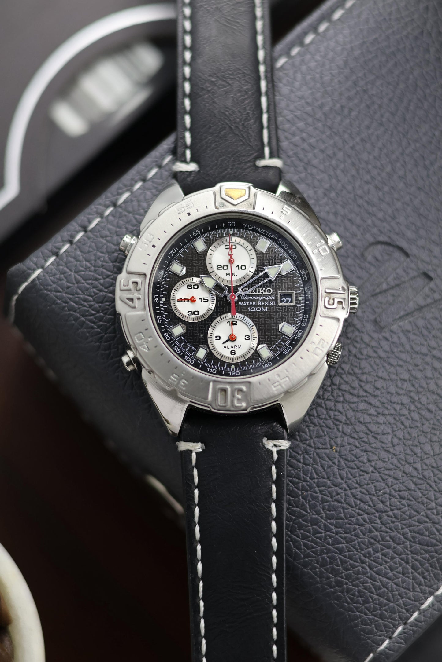 (Super Rare) Seiko Chronograph 100M Black Dial with Rotating Bezel (Pre Owned) - A331