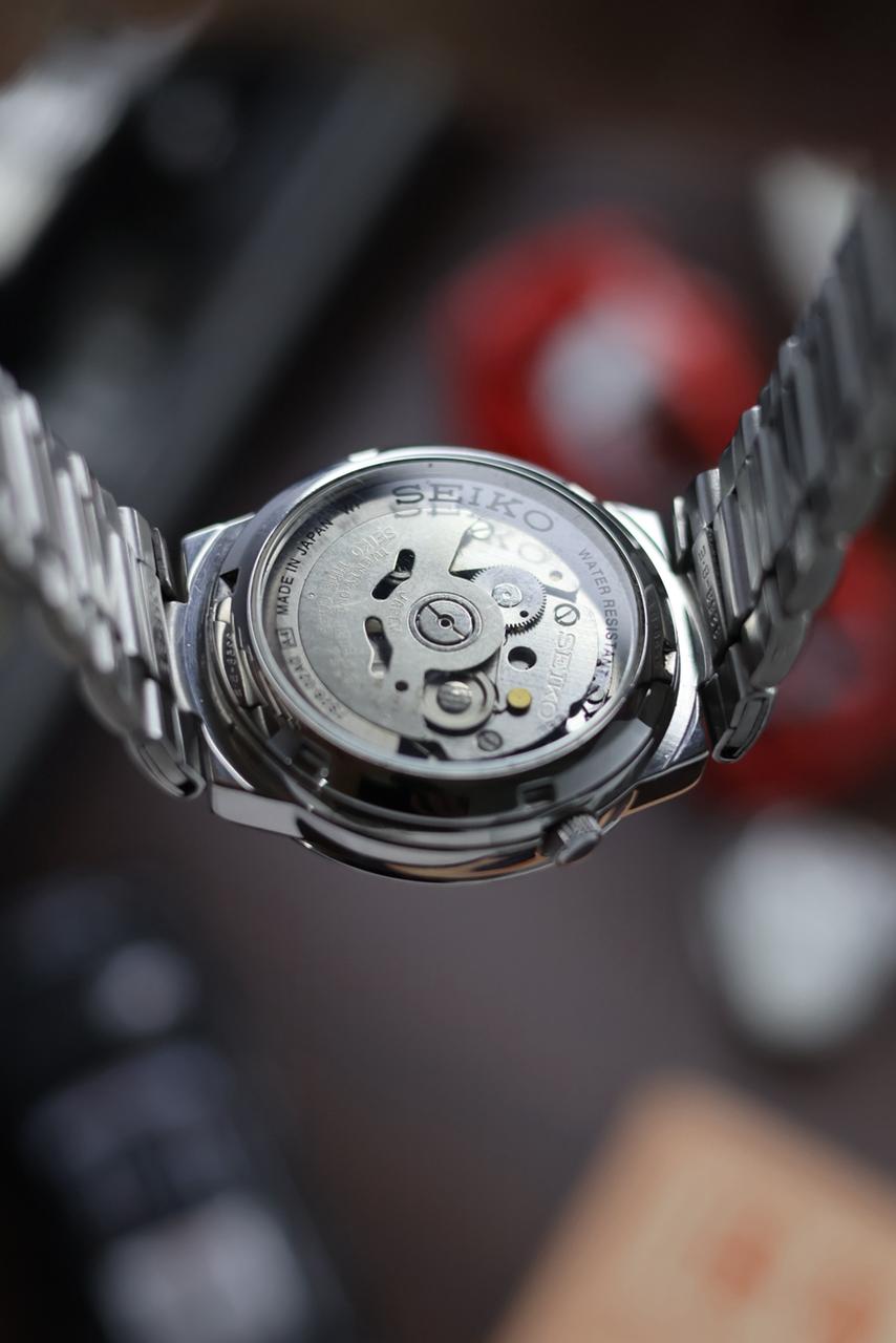 (Super Rare) Seiko 5 Black Racing Dial with Glass Back - Automatic Vintage Watch (Pre Owned) - SE530