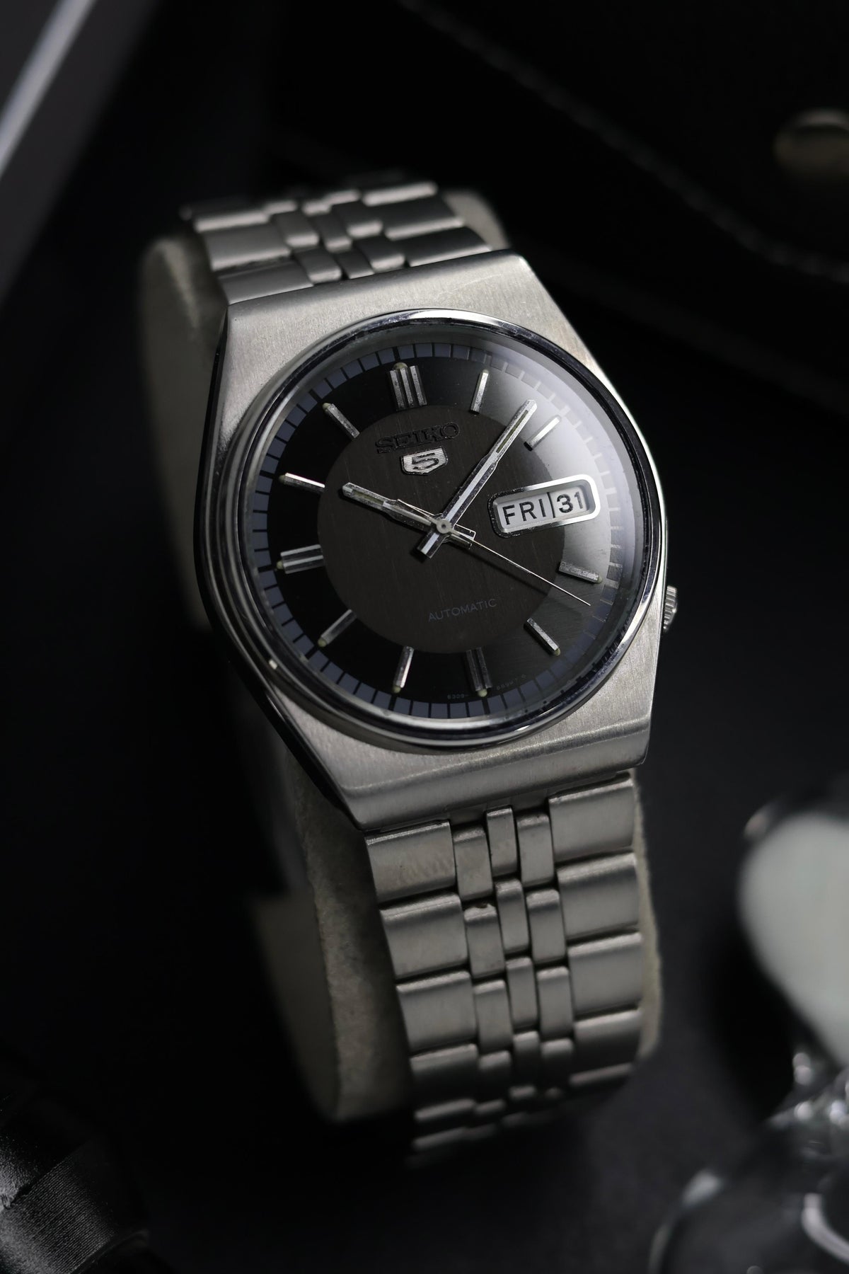 (Extremely Rare) 1982 Seiko 5 Black Sector Dial - Automatic Vintage Watch (Pre Owned) - SE598