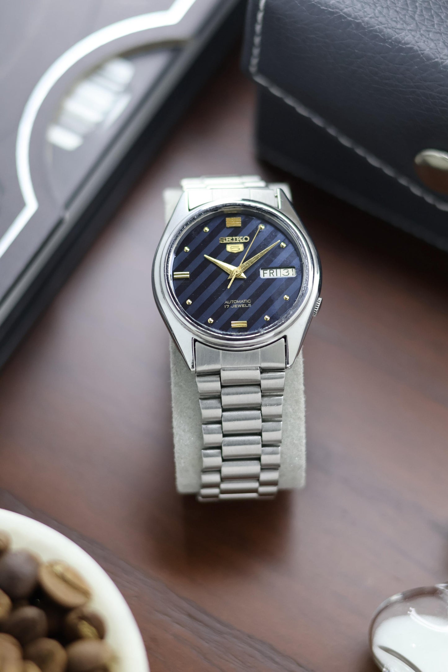 (Super Rare) 1982 Seiko 5 Blue Motif Dial - Automatic Vintage Watch (Pre Owned) - SE462