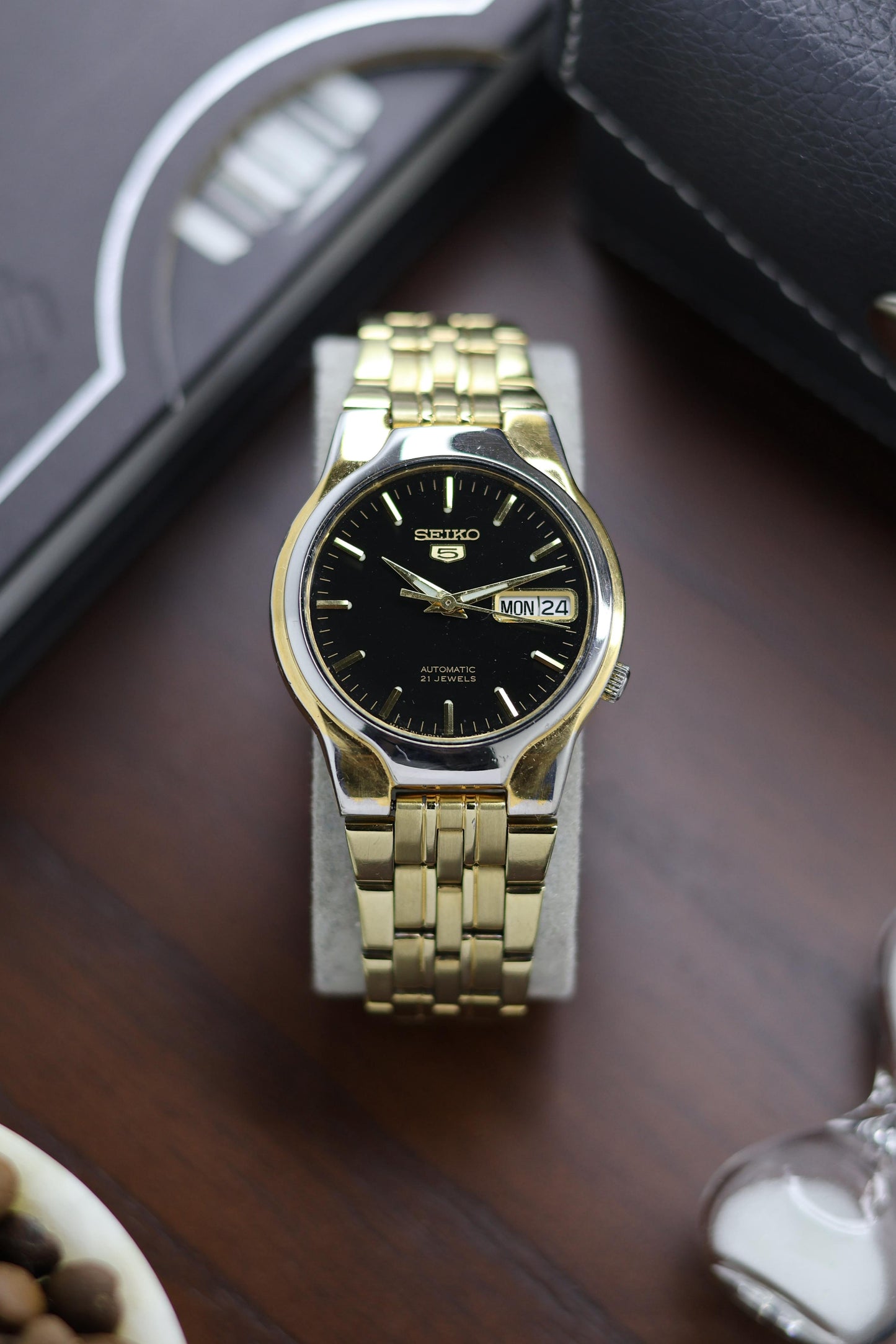 Seiko 5 Black Opaline Dial with Glass Back - Automatic Vintage Watch (Pre Owned) - A162