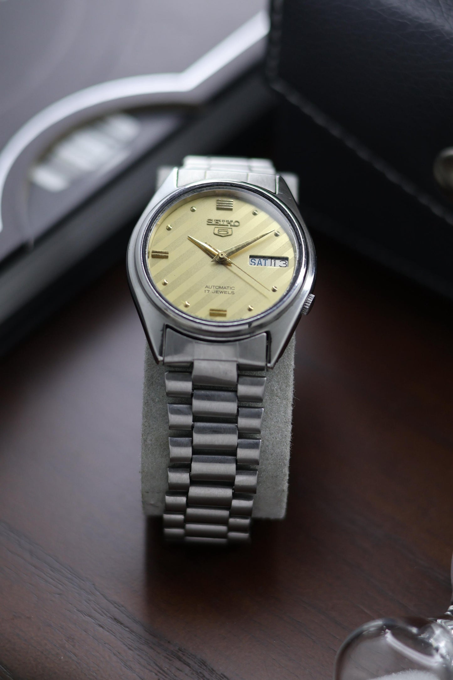 1984 Seiko 5 Gold Motif Dial - Automatic Vintage Watch (Pre Owned) - A409