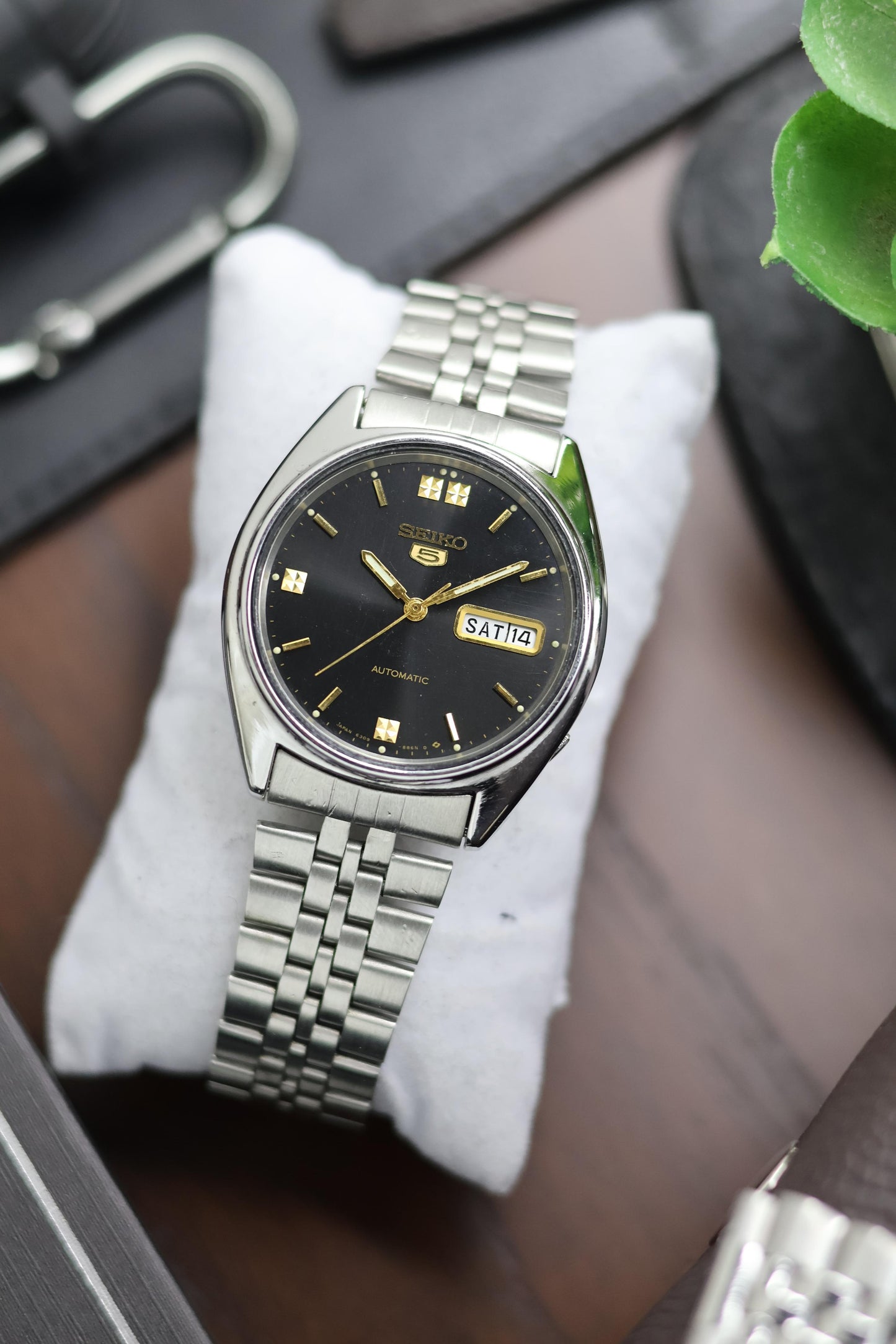 (Super Rare) 1976 Seiko 5 Black Dial - Automatic Vintage Watch (Pre Owned)