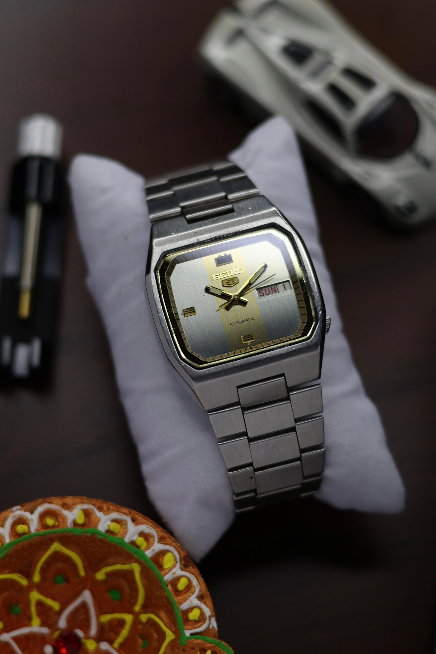 (Super Rare) 1982 Seiko 5 Silver TV Dial with Gold Accents (Pre Owned)