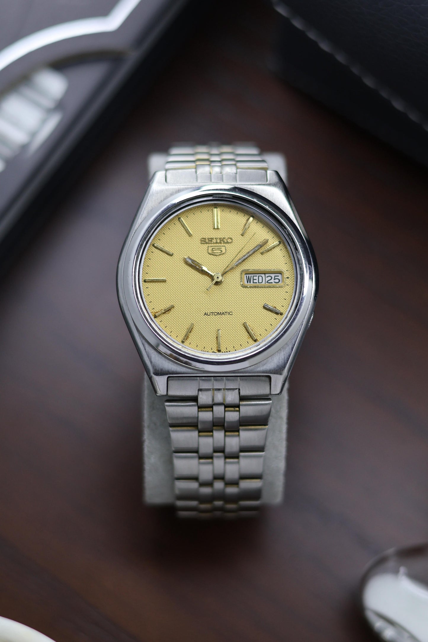 (Super Rare) 1981 Seiko 5 Yellow Textured Dial - Automatic Vintage Watch (Pre Owned) - A333