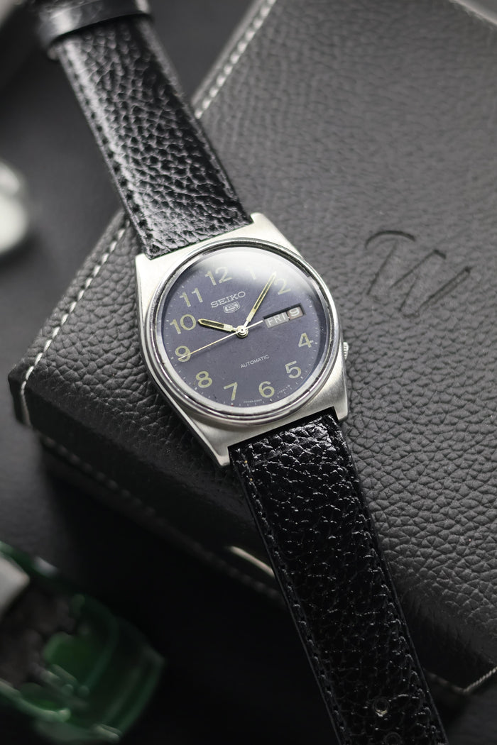 (Super Rare) 1981 Seiko 5 Navy Blue Field Dial - Automatic Vintage Watch (Pre Owned) - SE652