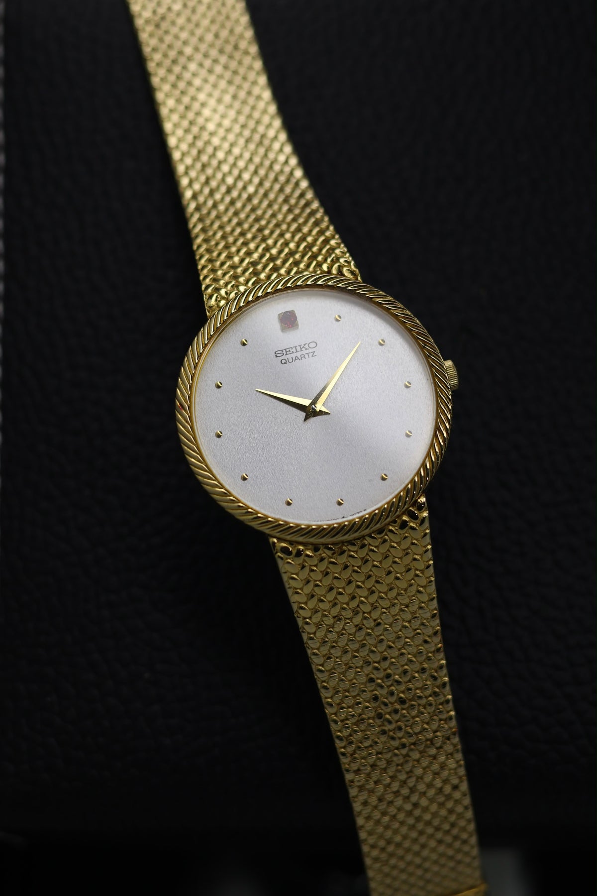 (JDM - Extremely Rare) 1984 Seiko ‘Red Sapphire’ Silver Sunray Dial with SOLID GOLD PLATED Case & Integrated Leaf-Carved Milanese Bracelet - Japanese Vintage Watch (Pre Owned) - SE793