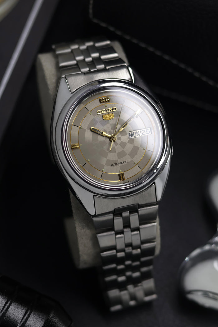 (Super Rare) 1992 Seiko 5 Silver Dartboard Dial - Automatic Vintage Watch (Pre Owned) - SE629
