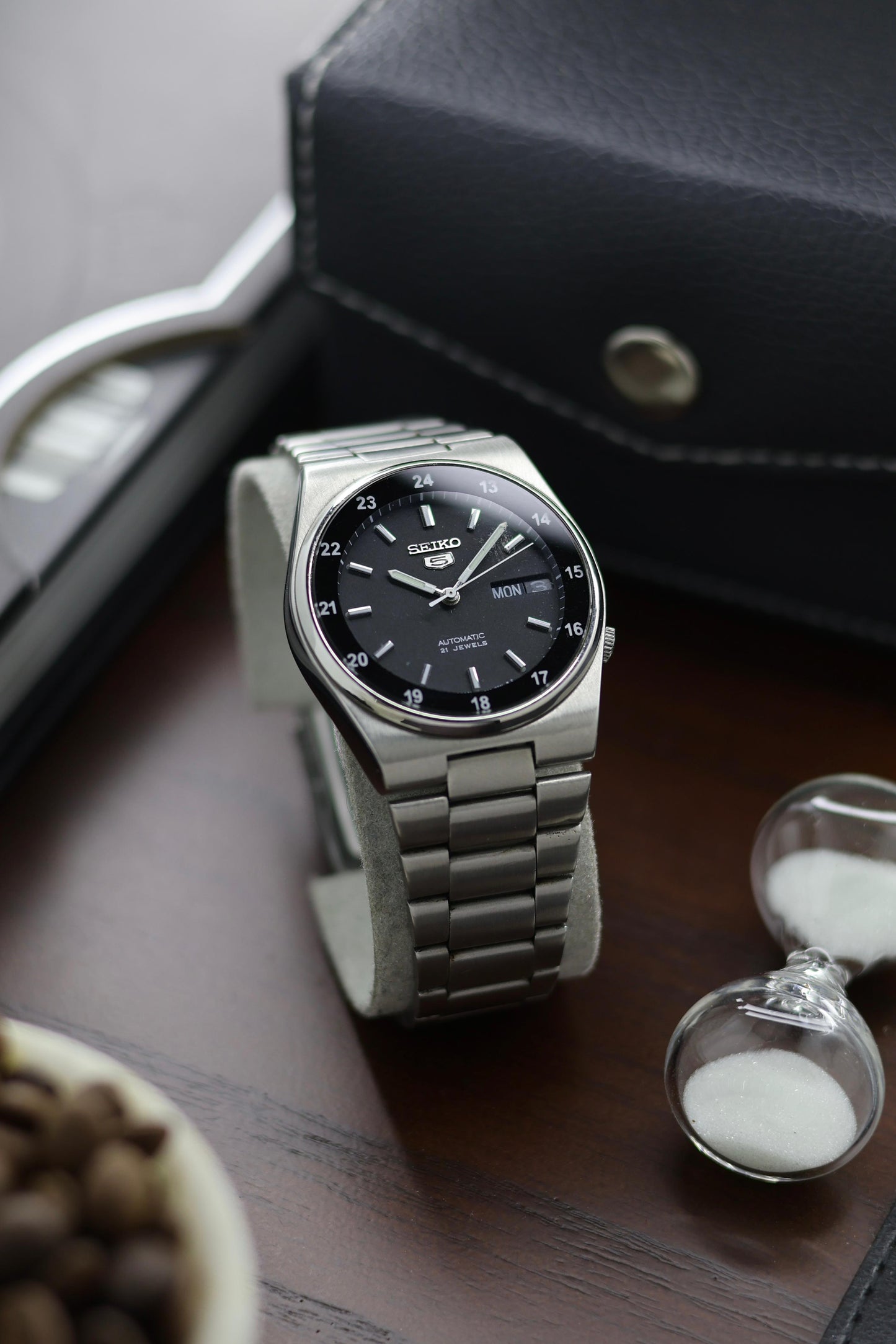 Seiko 5 Black Railway Time Dial with Glass Back - Automatic Vintage Watch (Pre Owned) - A251