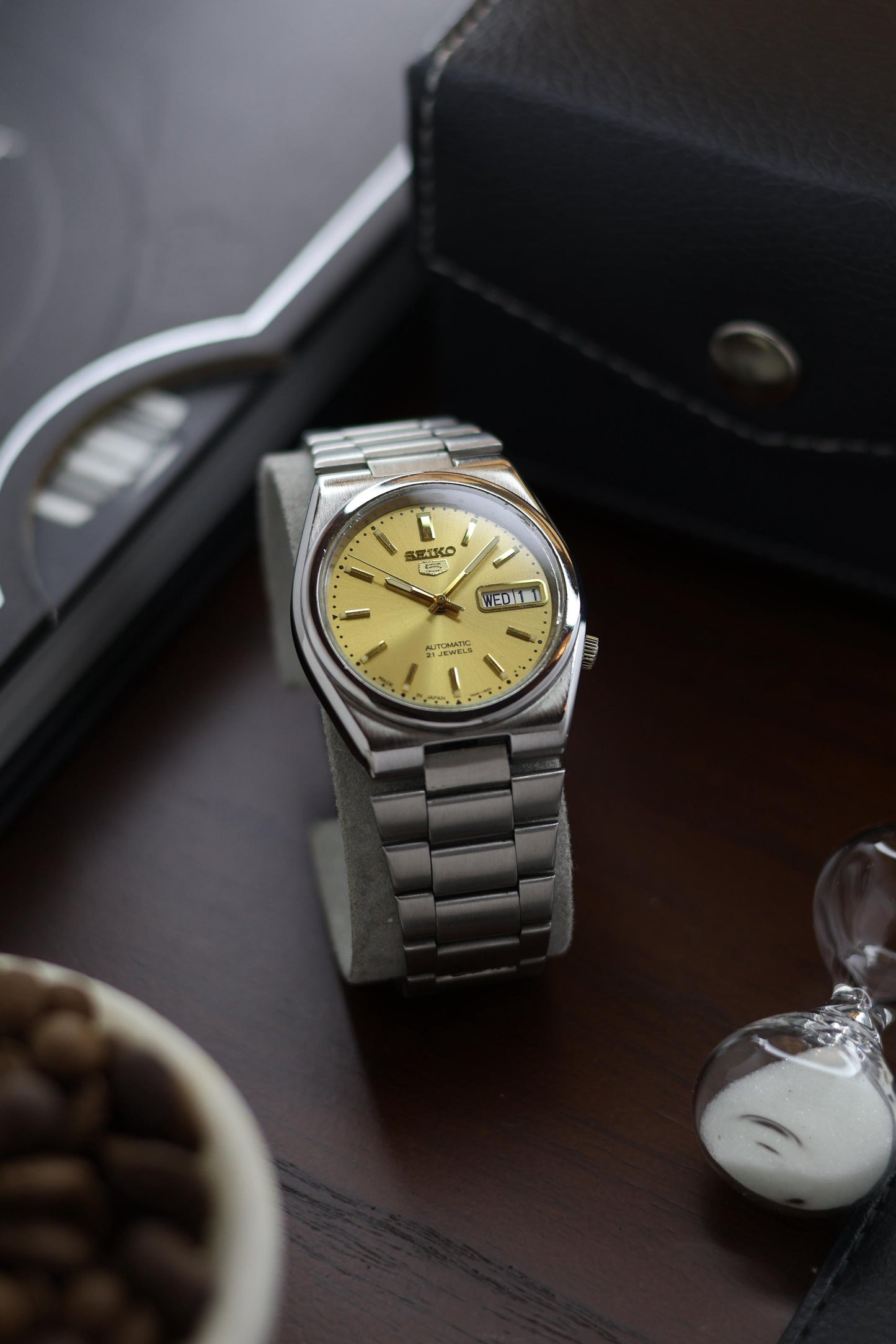Seiko 5 Gold Sunray Dial - Automatic Vintage Watch (Pre Owned) - A271
